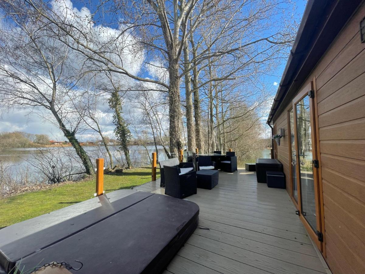Rudd Lake Luxury Lakeside Lodge With Fishing & Hot Tub@Tattershall Εξωτερικό φωτογραφία