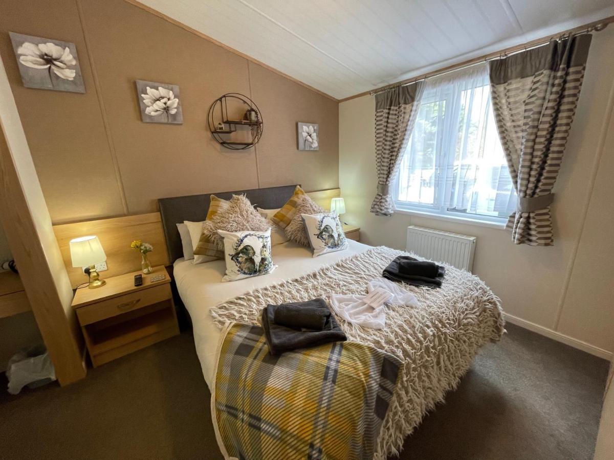 Rudd Lake Luxury Lakeside Lodge With Fishing & Hot Tub@Tattershall Εξωτερικό φωτογραφία