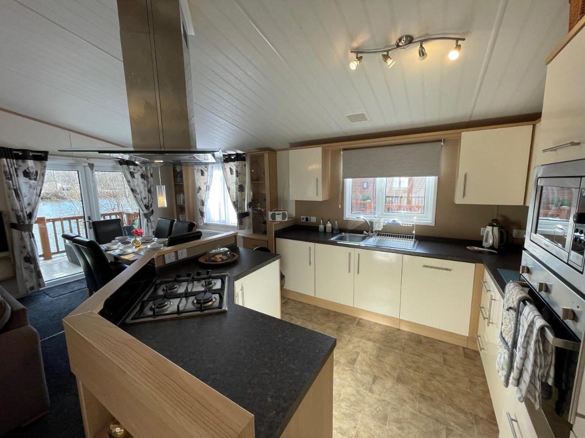 Rudd Lake Luxury Lakeside Lodge With Fishing & Hot Tub@Tattershall Εξωτερικό φωτογραφία