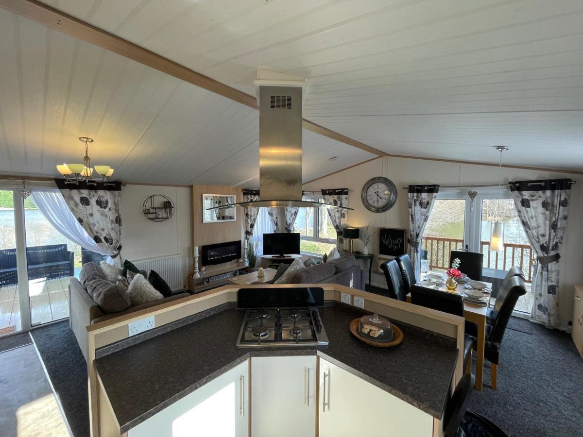 Rudd Lake Luxury Lakeside Lodge With Fishing & Hot Tub@Tattershall Εξωτερικό φωτογραφία