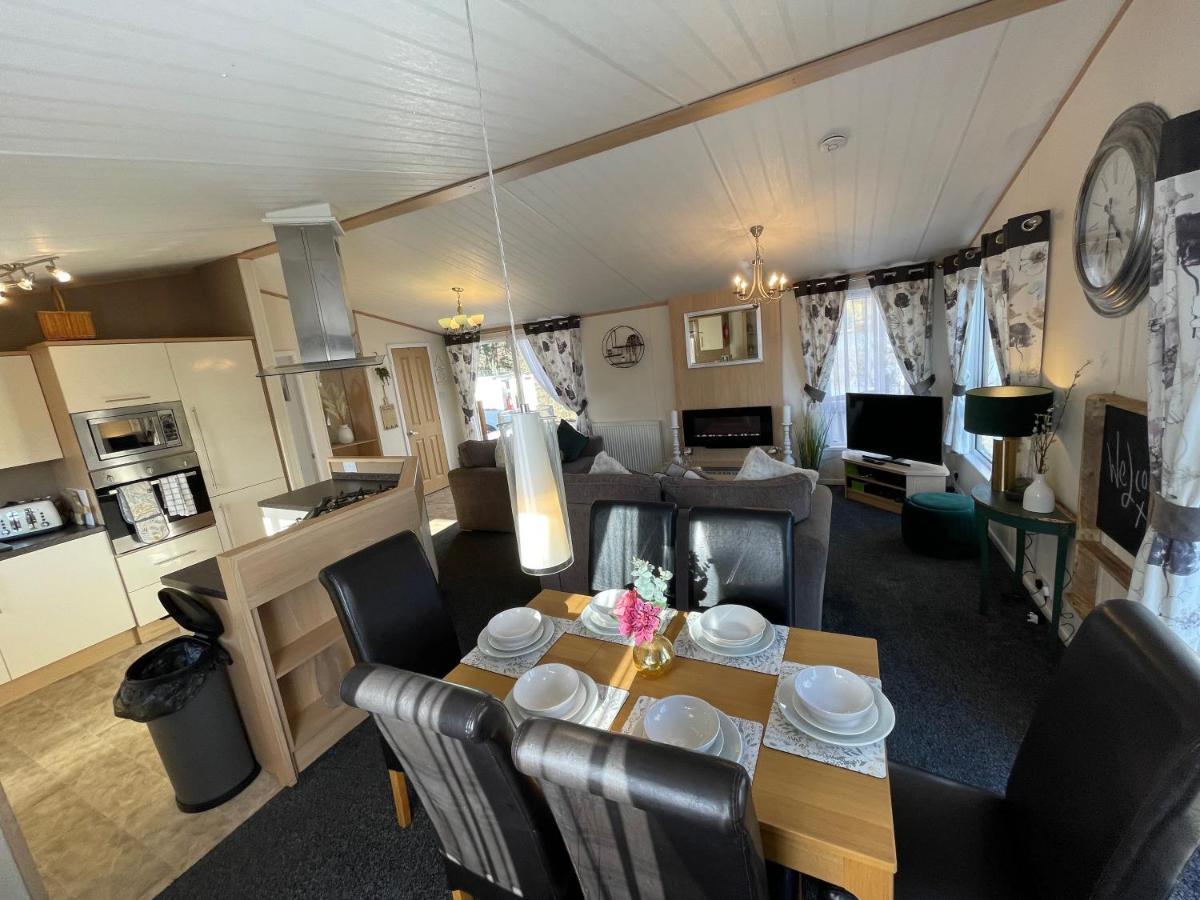 Rudd Lake Luxury Lakeside Lodge With Fishing & Hot Tub@Tattershall Εξωτερικό φωτογραφία