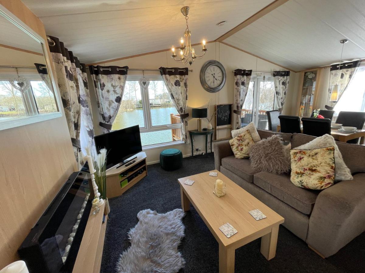 Rudd Lake Luxury Lakeside Lodge With Fishing & Hot Tub@Tattershall Εξωτερικό φωτογραφία