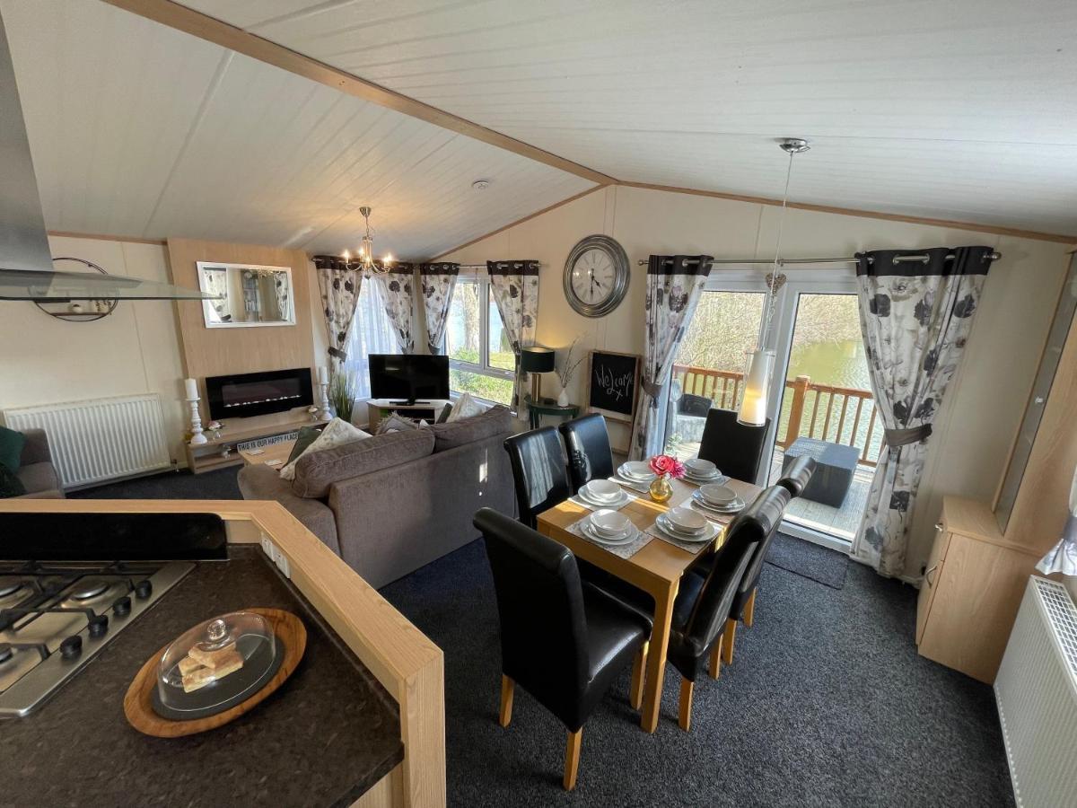 Rudd Lake Luxury Lakeside Lodge With Fishing & Hot Tub@Tattershall Εξωτερικό φωτογραφία