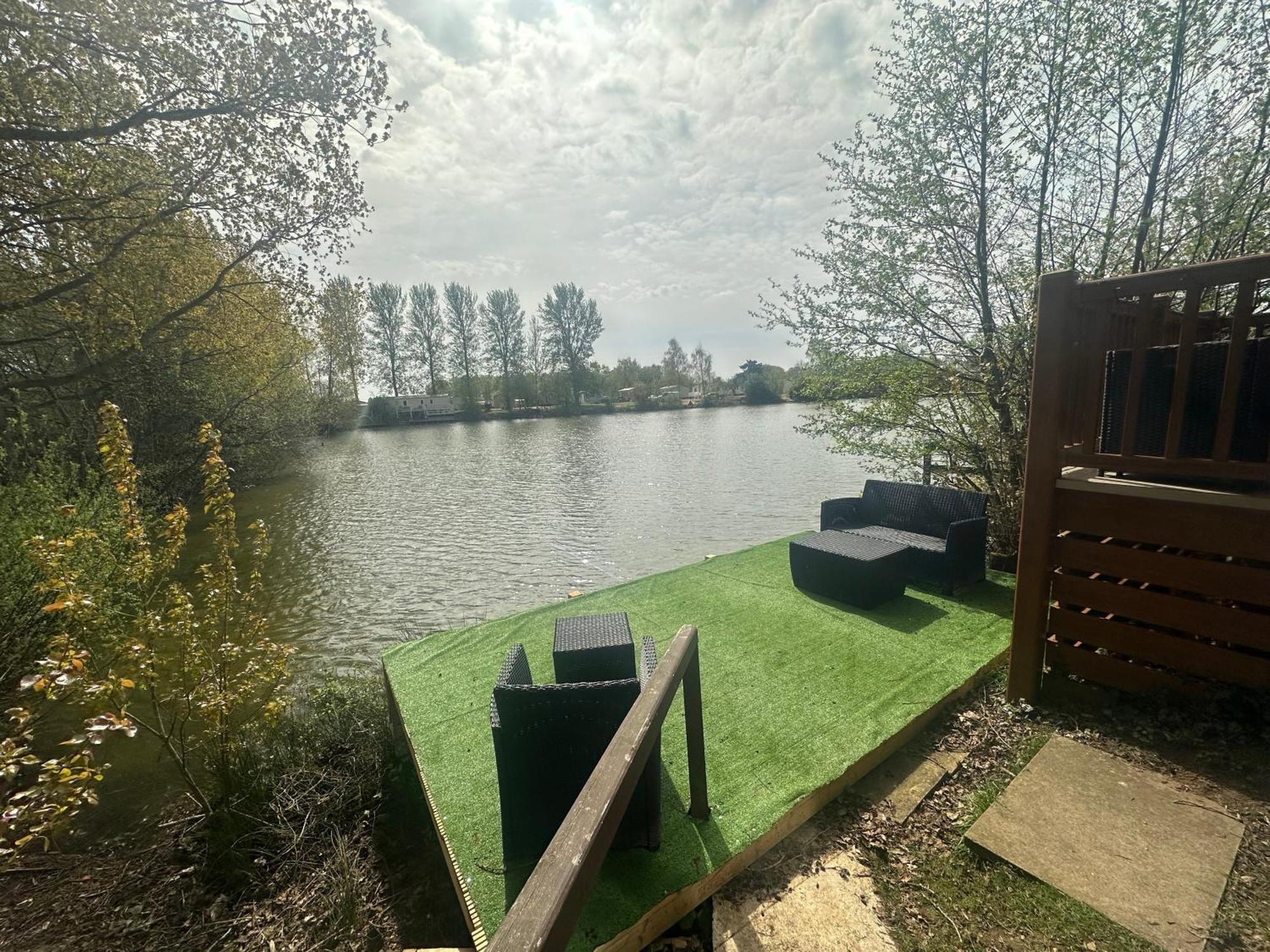 Rudd Lake Luxury Lakeside Lodge With Fishing & Hot Tub@Tattershall Εξωτερικό φωτογραφία