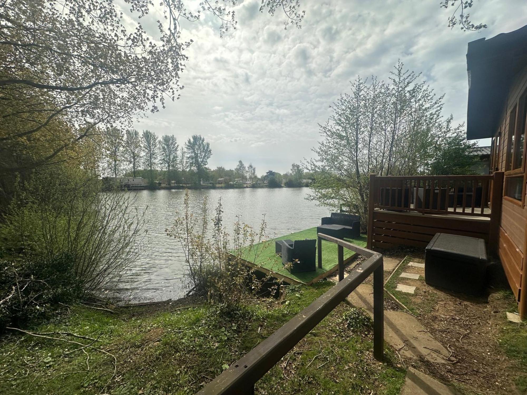 Rudd Lake Luxury Lakeside Lodge With Fishing & Hot Tub@Tattershall Εξωτερικό φωτογραφία